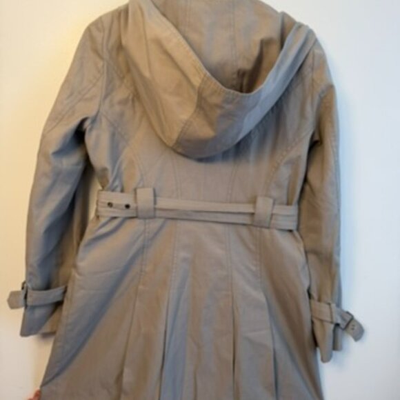 GUESS Beige Belted Raincoat – Women’s Size Medium - Picture 6 of 8